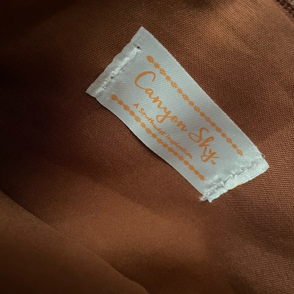 Elegant Brown and Red Patterned Clutch - Picture 2 of 3